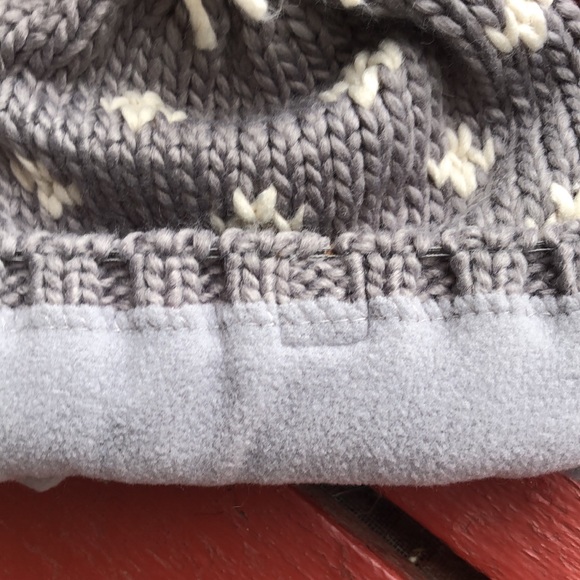 Stocking Hat! Fully lined! Chunky Soft Knit! Large Pom Pom! New in Packa… - Picture 5 of 5